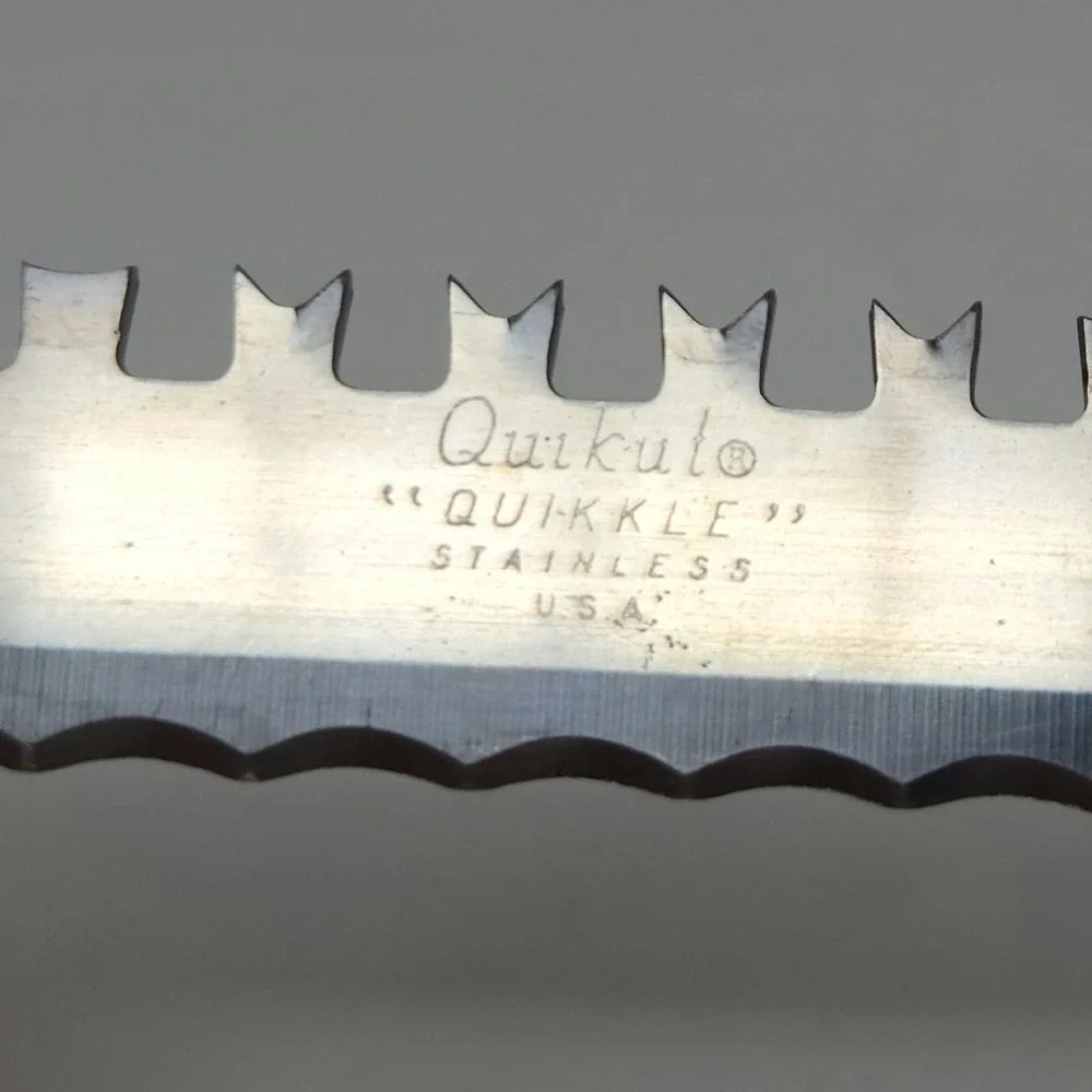 Vintage Quikut "Quikkle" Stainess Serrated Bread and Carving Knife Made in USA - Picture 2 of 16